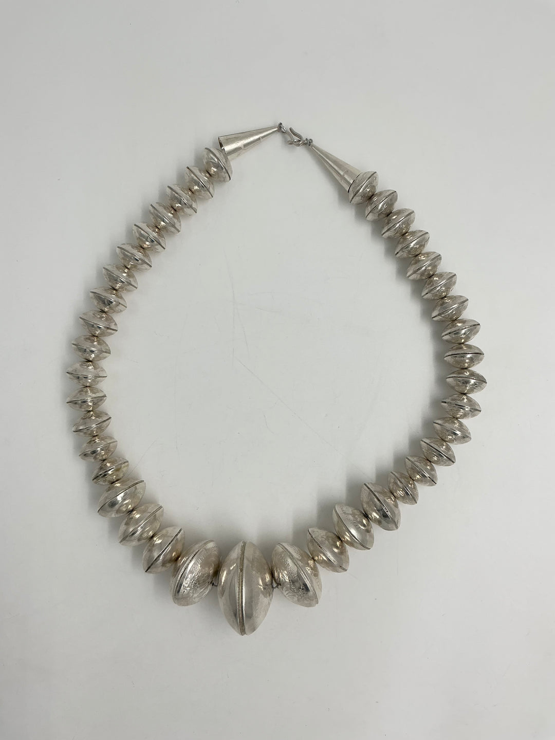 Graduated Traditional Navajo Bench Bead Necklace 21”