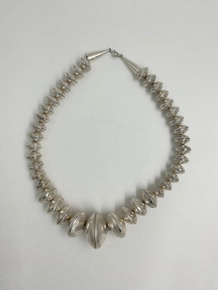 Graduated Traditional Navajo Bench Bead Necklace 21”