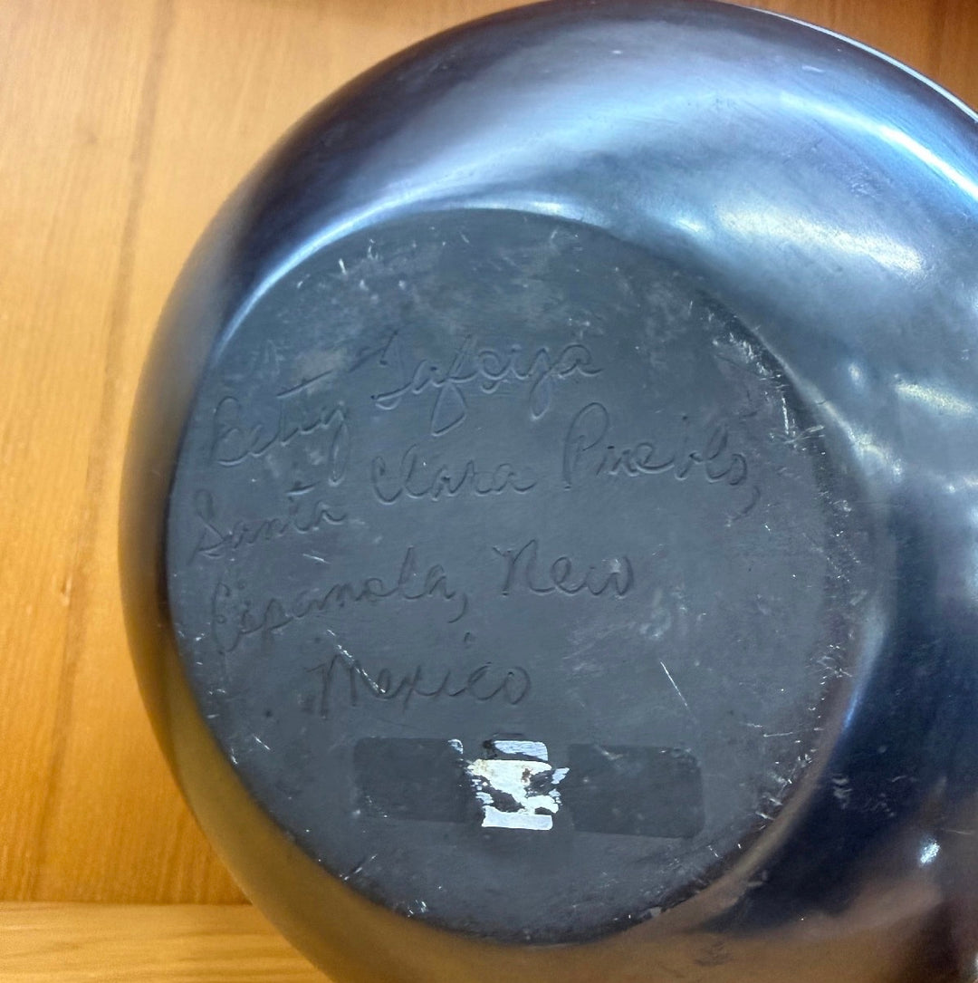 Santa Clara Pot by Betty Tafoya