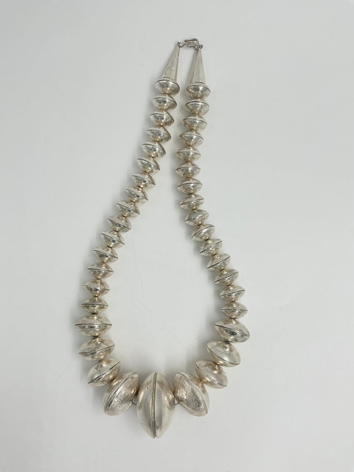 Graduated Traditional Navajo Bench Bead Necklace 21”