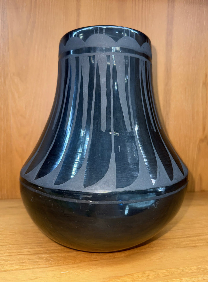Minnie Vigil Eagle Feather Pot (1931-2024) Santa Clara Pueblo