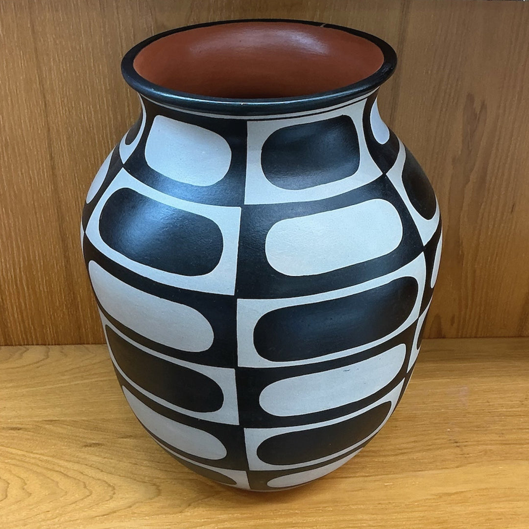 Thomas Tenorio Geometric Design Pot Kewa Pueblo Santo Domingo