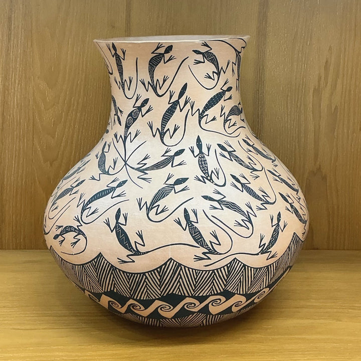 Virgie Garcia Traditonal Lizard Pot Acoma Pueblo