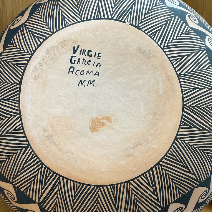 Virgie Garcia Traditonal Lizard Pot Acoma Pueblo