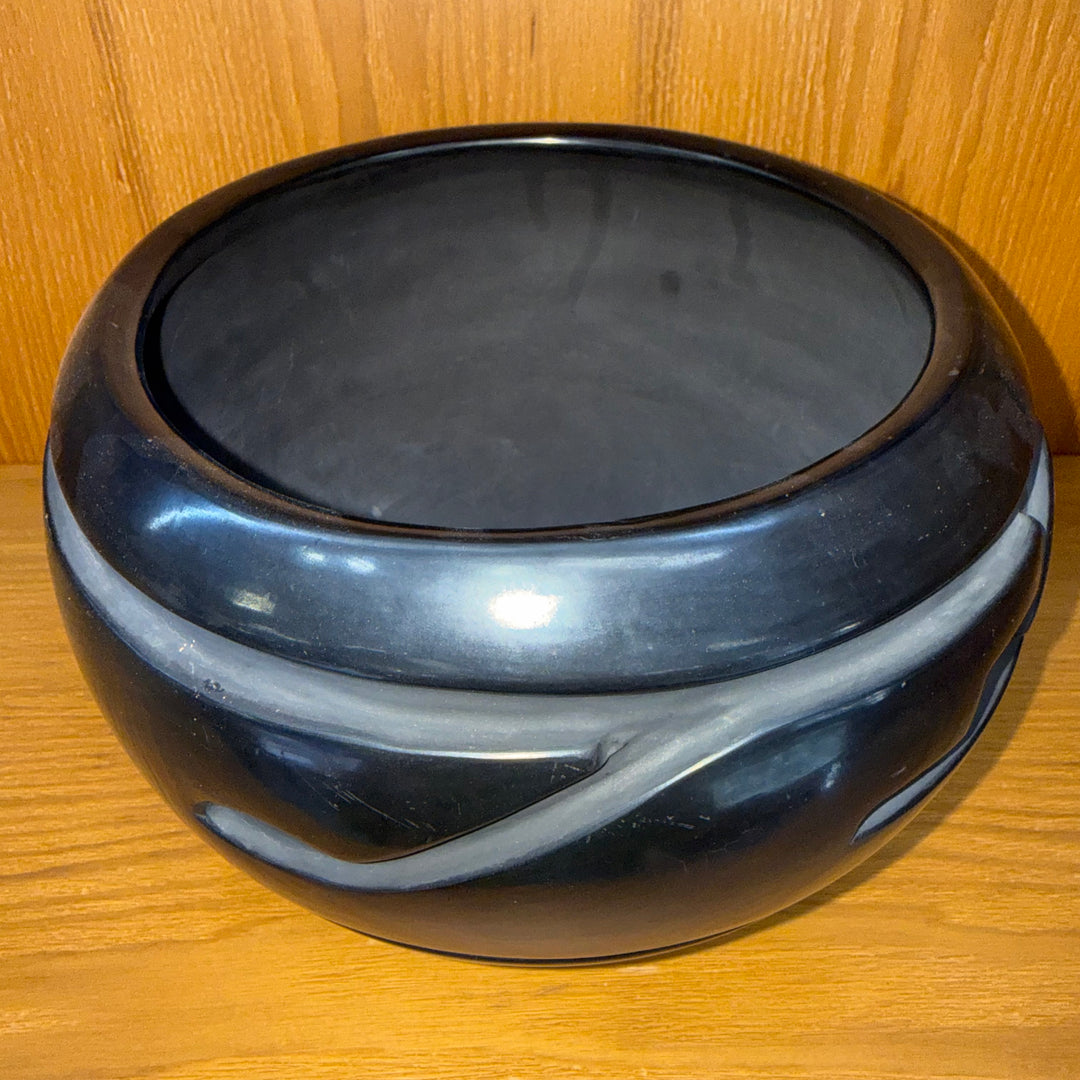 Santa Clara Pot by Betty Tafoya