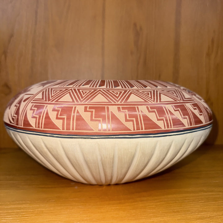 Helen Tafoya Henderson Hummingbird Pot 1992 Jemez Pueblo