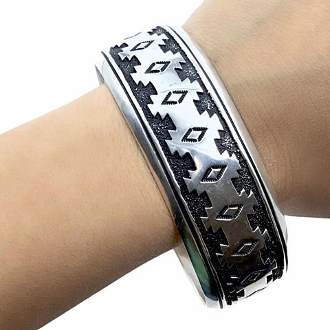 Image of Native American Bracelet - Navajo Southwest Engraved Sterling Silver Heavy-Gauge Cuff Bracelet - T & R Singer - Native American